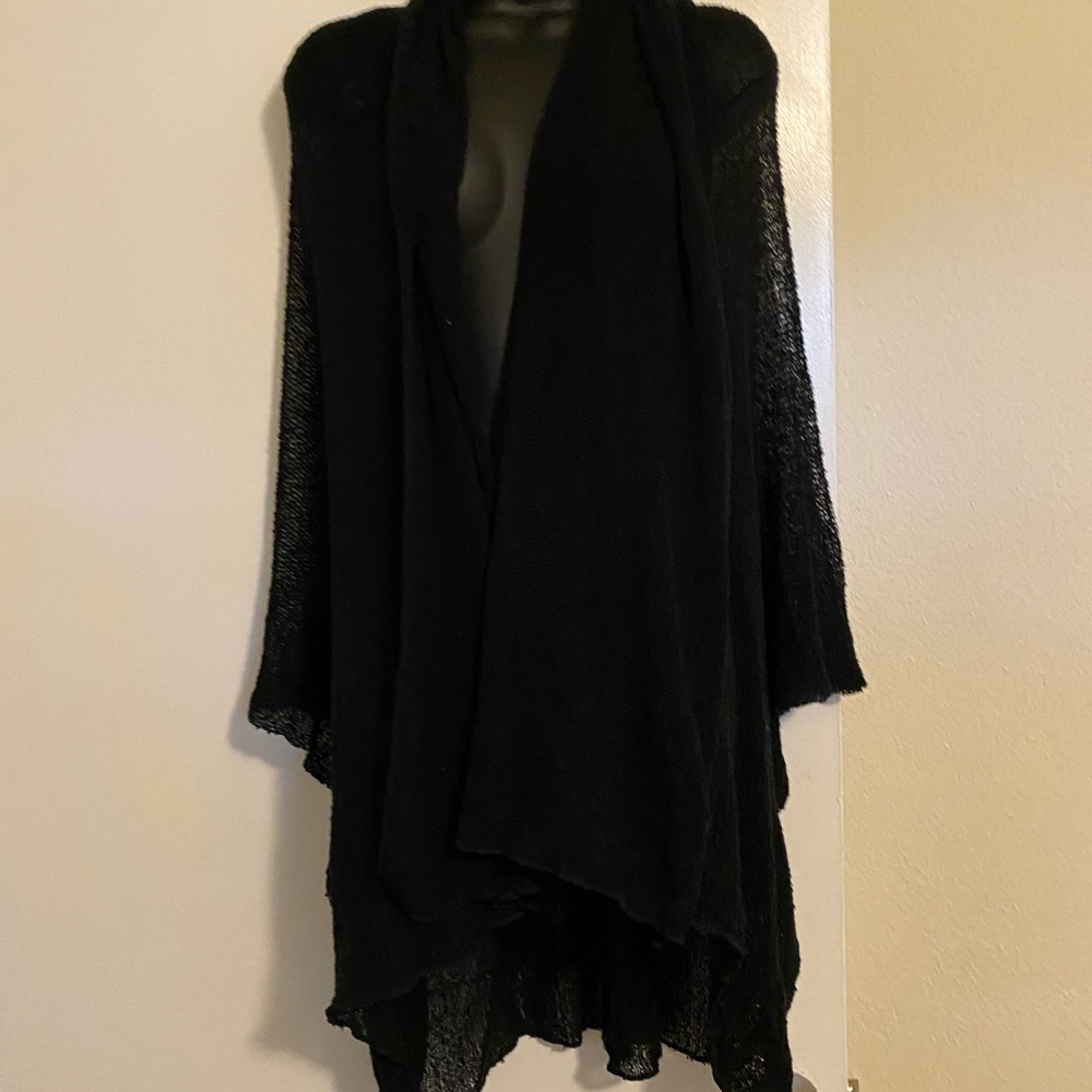 Beautiful wrap cardigan can be worn multi ways OS